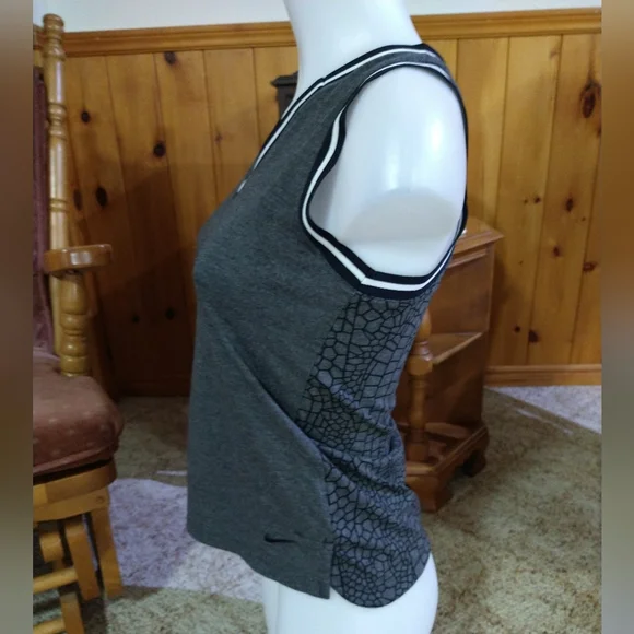 Size X's Nike athletic workout sports top - Picture 6 of 16